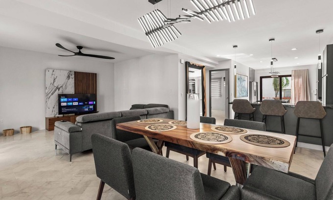 Marina Vallarta Condo | Luxury 2BR, 2BA condo in Marina Vallarta. Dream kitchen, golf, fishing packages.