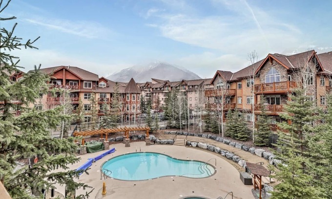 Canmore Condo | Luxury 2BR KING/2BTH condo - Outdoor heated pool and hot tub - mountain views