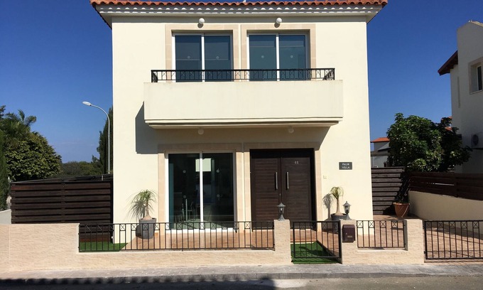 Pernera Villa | Luxury 3 bed villa with PRIVATE POOL, 30 mbs WIFI, fabulous location