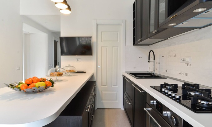 Vatican Apartment | Luxury 3 bedroom apartment 4 bathrooms living room and kitchen.