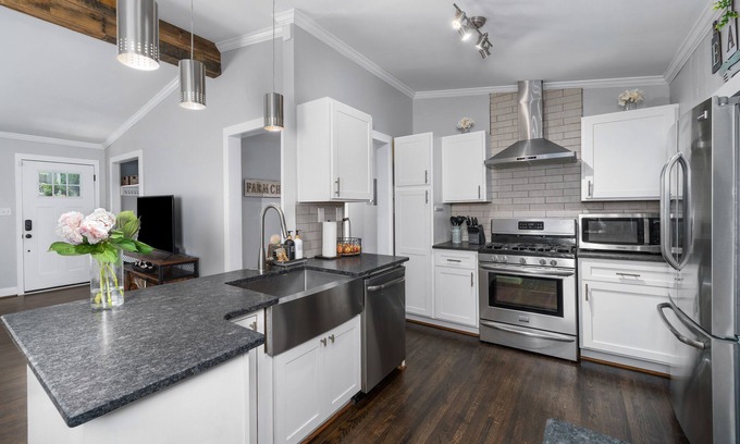 Crestwood South House | Luxury 3 bedroom home with beautiful patio
