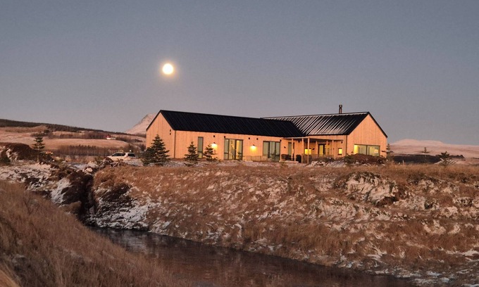 Hvolsvollur House | Luxury 3-bedroom Villa with exceptional view