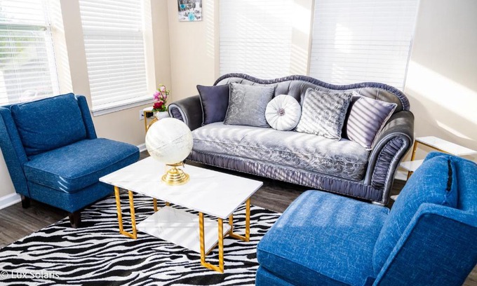 Downtown Indianapolis Apartment | Luxury 3 Bedrooms with King bed Downtown Indy