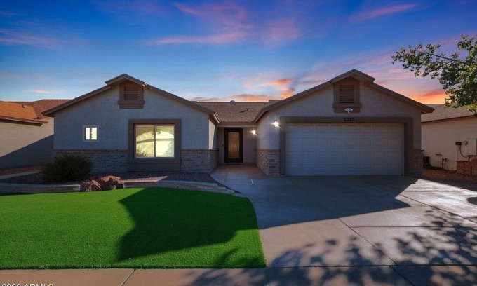 Suncliff House | Luxury 3-br Home with Pool & Outdoor BBQ Area