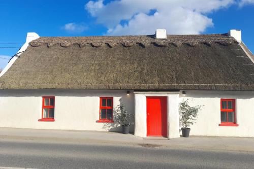 Burrow House | Luxury 300yr old Irish thatch cottage close to sea