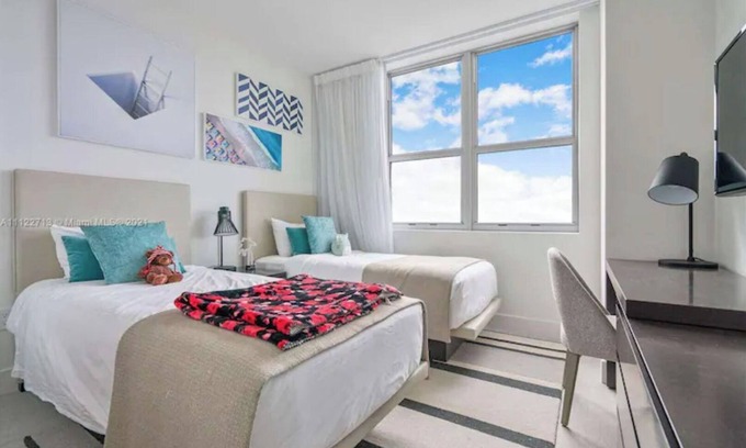 Hallandale Beach Apartment | Luxury 34th fl Apt in Resort w/Intracoastal views