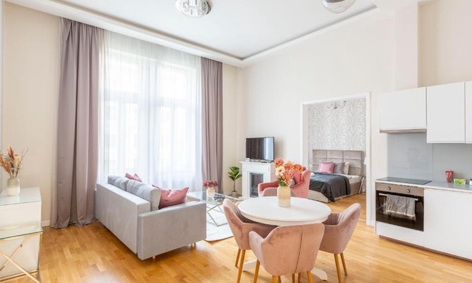 Ujlipotvaros Apartment | Luxury 3BEDRM 2BATHRM Apartment with Danube River View