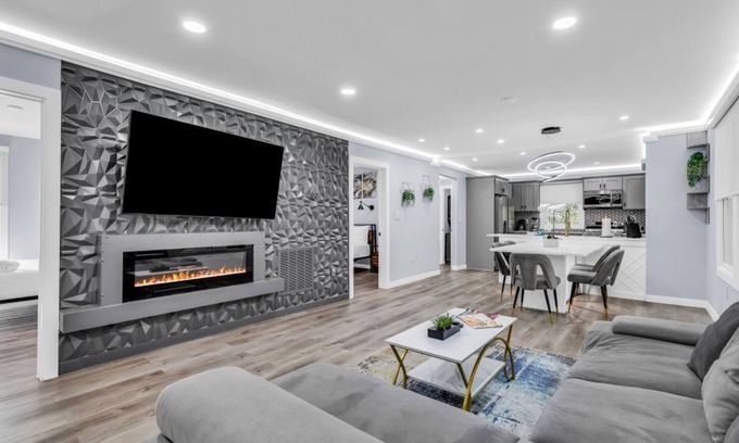 Villa Heights House | Luxury 3BR House in Charlotte