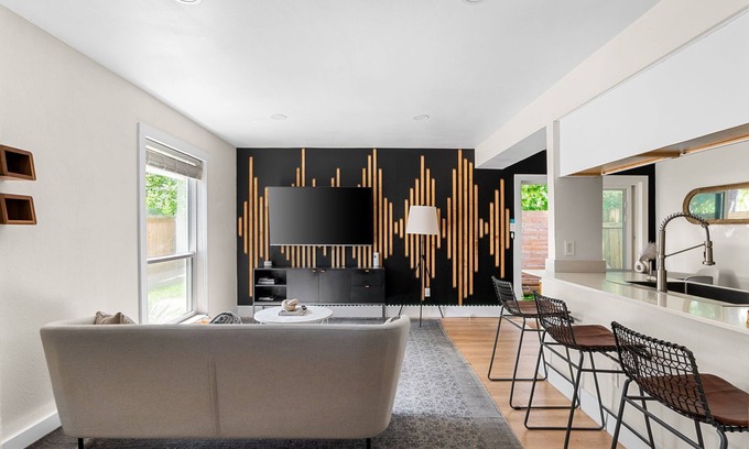 St. Edwards Condo | Luxury 3mi to DT ~ South Congress ~ Walkable