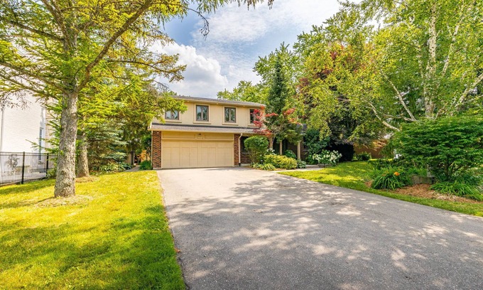 King City House | Luxury 4 BDRM Oasis with Heated Pool
