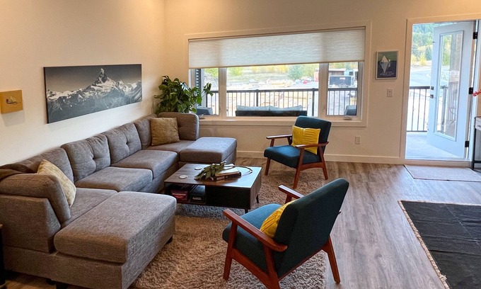 East Kootenay House | Luxury 4-Bed/4-Bath - Stylish & Well Appointed - In the heart of the Rockies