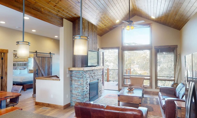 Estes Park House | Luxury 4 bed condo, RMNP Views, walk downtown #296