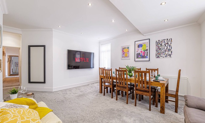 Southsea Apartment | Luxury 4 Bedroom Apartment Southsea - Spacious & Free Parking