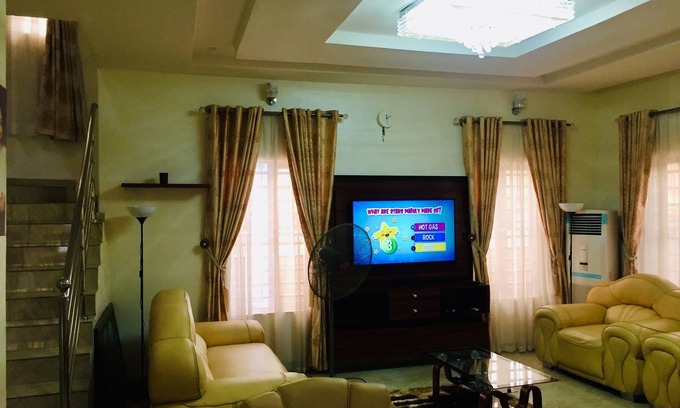 Ofin House | Luxury 4 Bedroom Apartment
