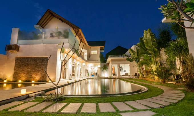 Seminyak Villa | Luxury 4 bedroom Pool Villa in Seminyak