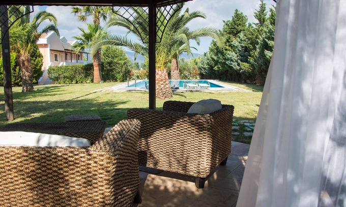 Kalamaki Villa | Luxury 4 bedroom Villa with private pool and kids pool.