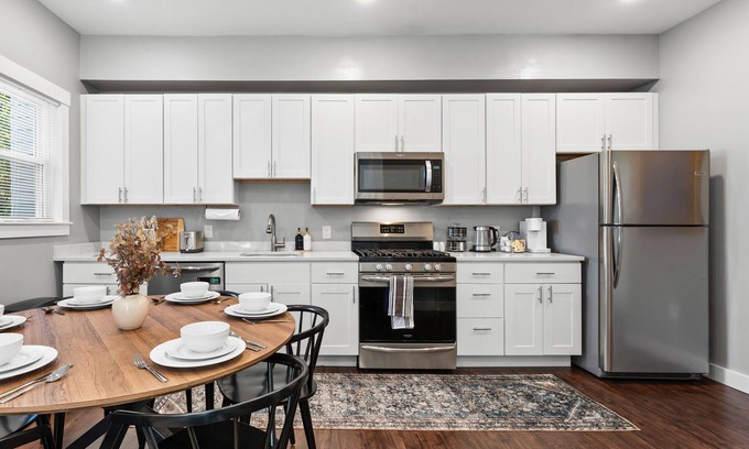East Somerville House | Luxury 4BR near Harvard & MIT + free parking