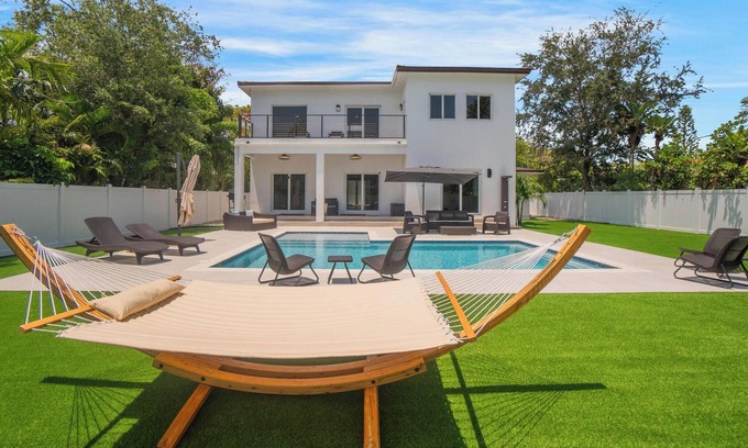 Biscayne Park House | Luxury 4BR Retreat w/Heated Pool + Free Car Rental – Near Miami & Beaches