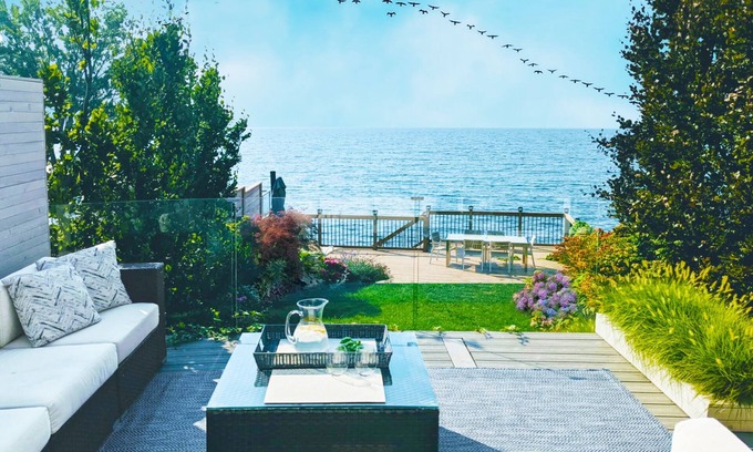 New Toronto House | Luxury 4Brd LAKE FRONT HOUSE in Toronto!