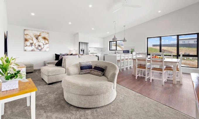 Jindabyne House | Luxury 5 Bedroom Home - Sentinel Chalet - Snowy Mountains - Jindabyne