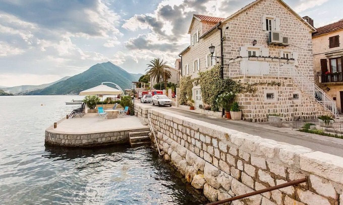 Perast House | Luxury 5 bedroom house on waterfront