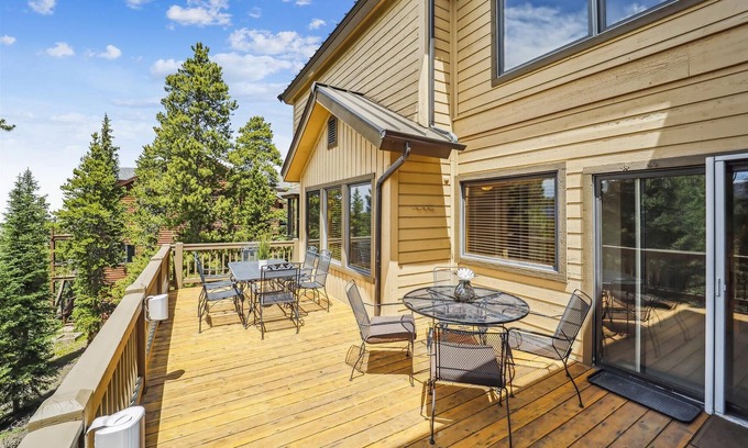 Woodmoor House | Luxury 5-bedroom Mountain View Lodge in Breckenridge, perfect for 12 guests with stunning views.