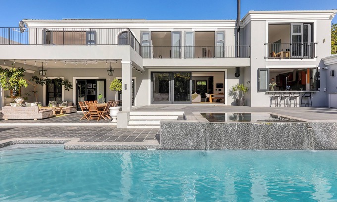Constantia Villa | Luxury 5-Bedroom Villa in Upper Constantia