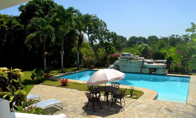 La Mulata Villa | Luxury 5-Bedroom Villa, Guest-Friendly, Free Shuttle Bus, Private Pool