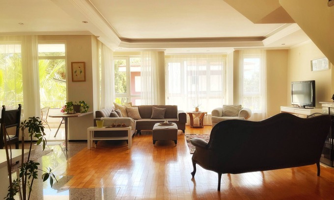 Konyaalti Apartment | Luxury 5 room duplex maisonette with roof terrace (7 min. walk to Konyaalti beach)