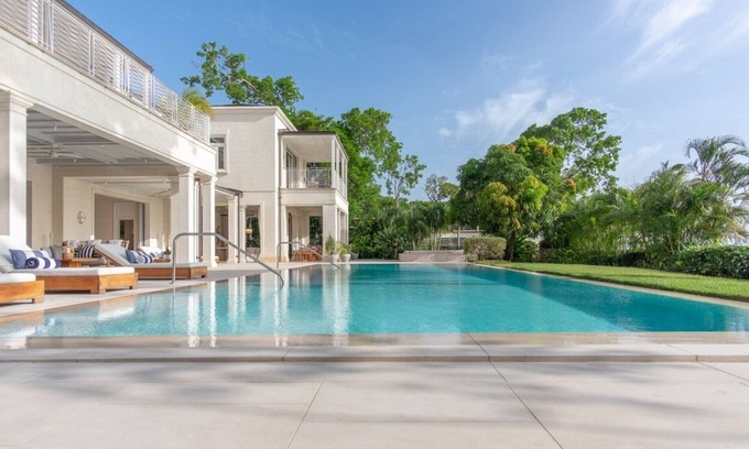 Halcyon Heights Villa | Luxury 5BR Beachfront Villa w/Pool, Chef’s Kitchen & Ocean Views – Holetown