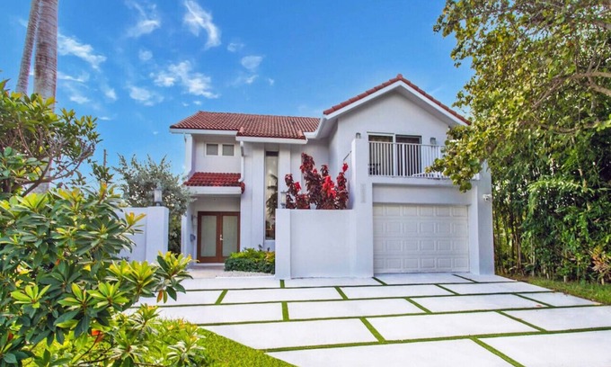 South Lake Villa | Luxury 5BR Villa Heated Pool & Entertainment Room
