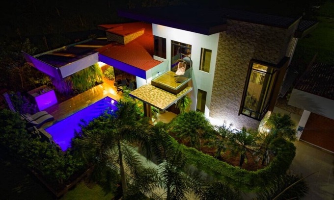 El Tanque House | Luxury 69 House Where Innovation Meets Elegance