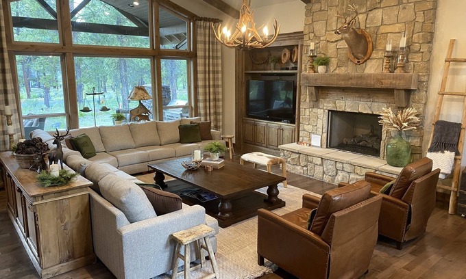 Sunriver House | Luxury 7 Br, 7.5 Ba Home. Great for Retreats and Family Gatherings!