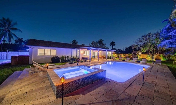 Golden Glades Villa | Luxury 7BR Villa Vizcaya Heated Pool Sauna Gym