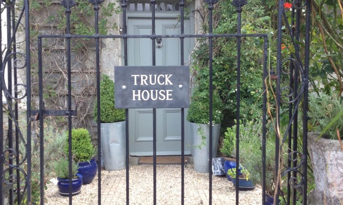 Probus House | Luxury accommodation and Pet Friendly in the heart of Cornwall.