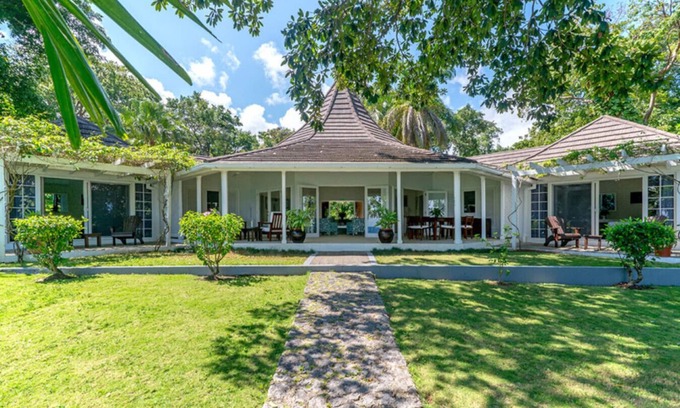 Summerfield Villa | Luxury and Comfort 4 bed Villa