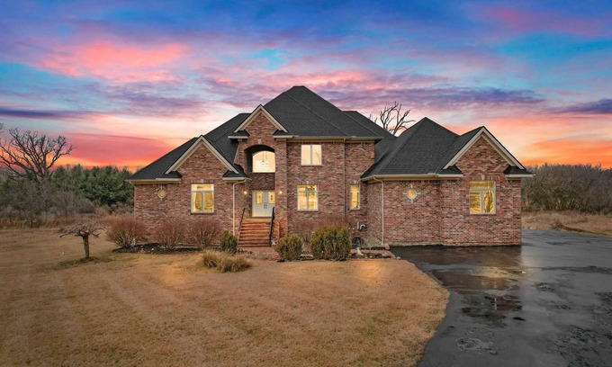Whittaker House | Luxury Ann Arbor Stay | Theater Gym Game Room Spa