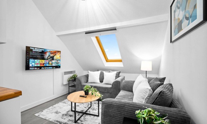 Stonnall Apartment | Luxury Apartment - Accommodates 4 - On-Street Parking Available