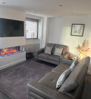 Cathedral Quarter Apartment | LUXURY Apartment Belfast City Centre overlooking Custom House Sqaure