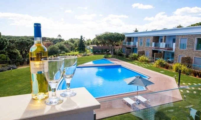 Olhos D'Agua Apartment | Luxury apartment, internet, air conditioning and pool