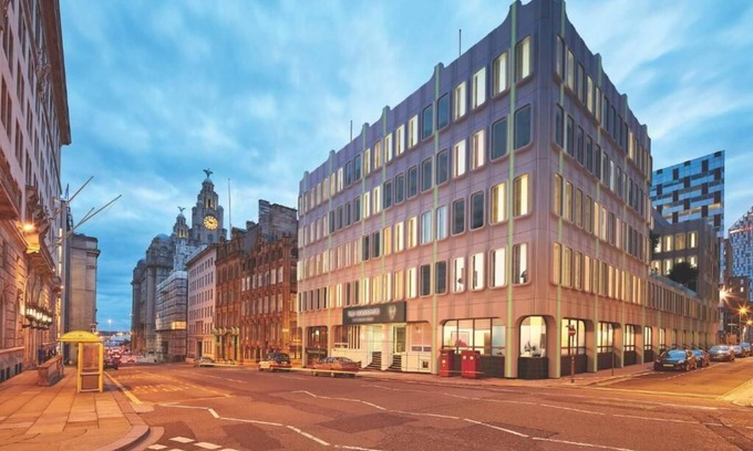 The Docks Apartment | Luxury apartment near the waterfront – prestigious Water Street location!