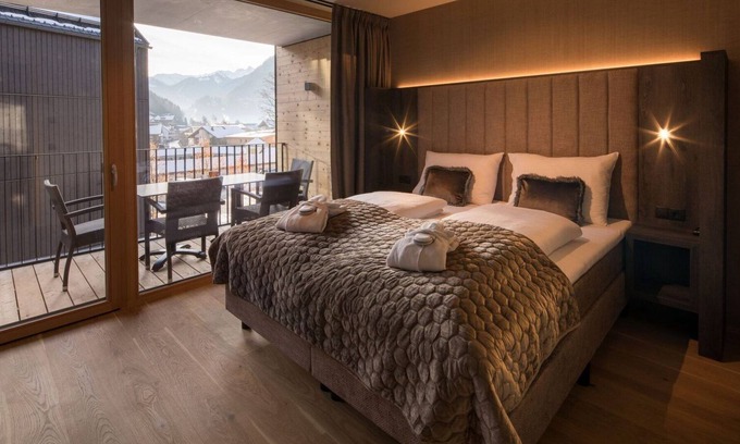 Schruns Apartment | Luxury Apartment, pool & SPA, by the mountain railway, PURE Resort Schruns