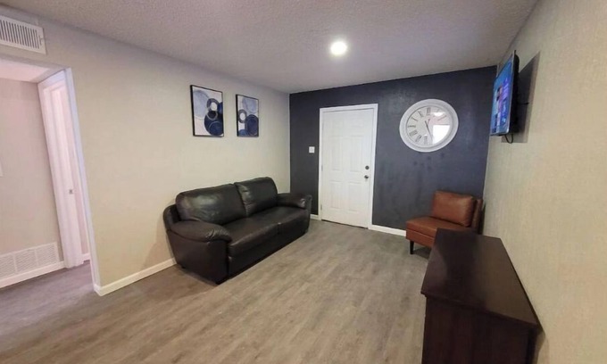 Biggs Field Apartment | Luxury Apartment Suite 3