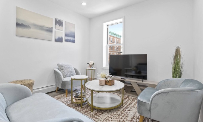 Queens House | Luxury Apt~ Next to AstoriaPark, Mins to Manhattan