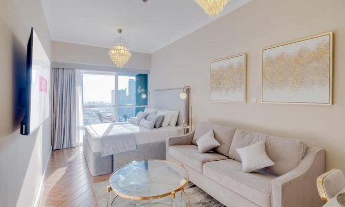 Jumeirah Lake Towers Apartment | Luxury Apt - Rooftop Pool - City View
