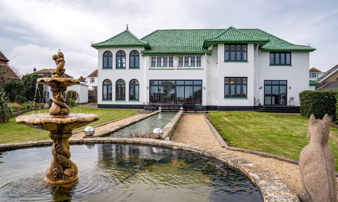 Shanklin House | Luxury Art Deco, Award Winning and truly iconic for up to 16 guests