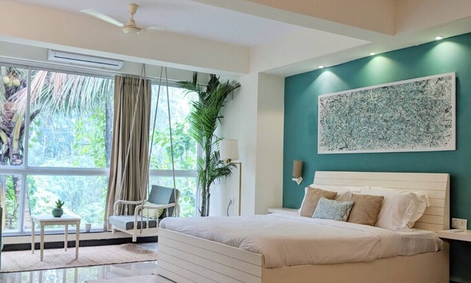 Siolim Apartment | Luxury art-themed apartment: The Abstract Suite