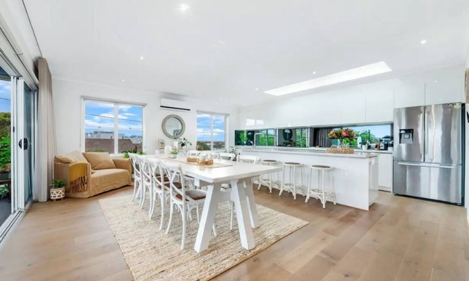 Ocean Grove House | Luxury At The Lookout - Park and Beach Across The Road!