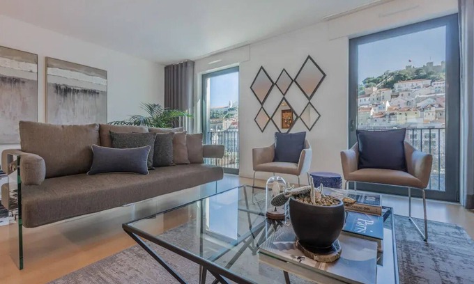 Pena Condo | Luxury Baixa With Castle View