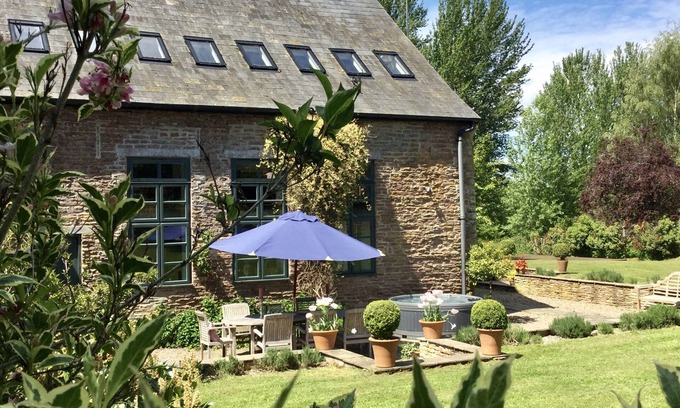 Little Cowarne House | Luxury Barn Conversion sleeps 11 in idyllic Herefordshire countryside
